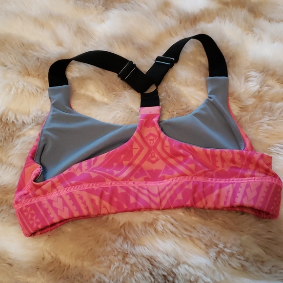 Workout Set - Sports Bra and Leggings - Picture 4 of 5